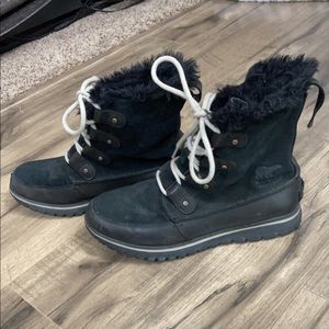 Black Sorels Size 7.5